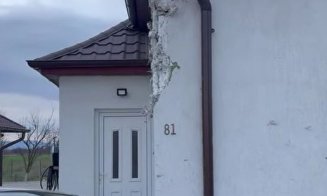 Un bombardier a intrat la colindat BMW-ul într-o casă. A scăpat cu viață și a încercat să convingă gazdele să nu sune la poliție