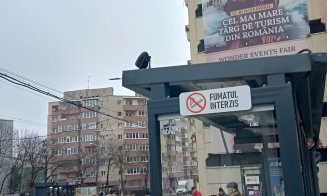 Atâta s-o putut :( Mobilier stradal distrus cu chiștoace, dar fumatul e INTERZIS în stații