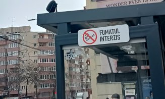 Atâta s-o putut :( Mobilier stradal distrus cu chiștoace, dar fumatul e INTERZIS în stații