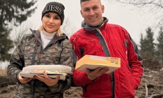 Bunicii uitați din Apuseni au avut ce pune pe masa de Crăciun. Voluntarii au ajuns cu greu la ei