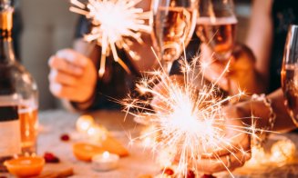 Tradiții și obiceiuri de Anul Nou 2025. Ce NU este bine să faci pe 31 decembrie/ Haine noi și un pic de roșu de Revelion