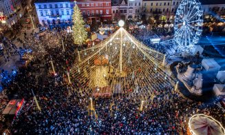 Revelion 2026 la Cluj-Napoca în imagini. Spectacol de drone și lumini în Piața Unirii. Cum au sărbătorit clujenii trecerea dintre ani