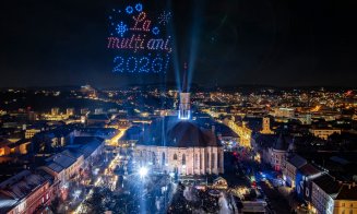 Revelion 2026 la Cluj-Napoca în imagini. Spectacol de drone și lumini în Piața Unirii. Cum au sărbătorit clujenii trecerea dintre ani