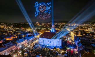 Revelion 2026 la Cluj-Napoca în imagini. Spectacol de drone și lumini în Piața Unirii. Cum au sărbătorit clujenii trecerea dintre ani