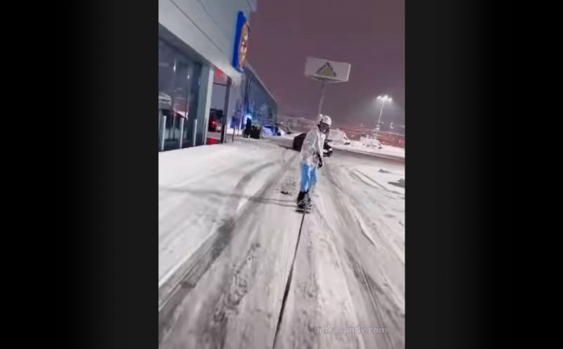 Se întâmplă la Cluj-Napoca. Cu snowboardul tras de mașină, prin oraș / Mesaj pentru primarul Boc