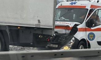 Accident de Bobotează, pe un drum din Cluj. Impact între o ambulanță și un TIR 