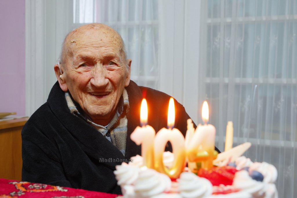 Un veteran de război din Cluj a împlinit 104 ani. „Sunt oameni în fața cărora nu ai nevoie de multe cuvinte. Doar de respect”