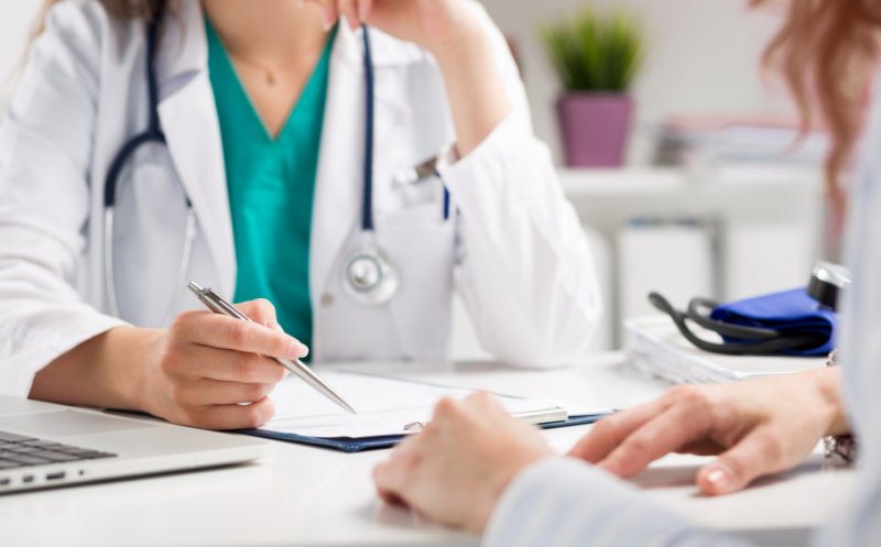 Guvernul schimbă radical modul de plată a medicilor de familie. Ce se întâmplă cu banii per pacient