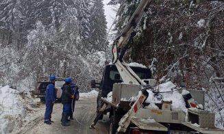 Avarii electrice din cauza vremii în 6 județe, printre care și Cluj. Echipele DEER intervin pentru remedierea problemelor/ LISTA localităților afectate