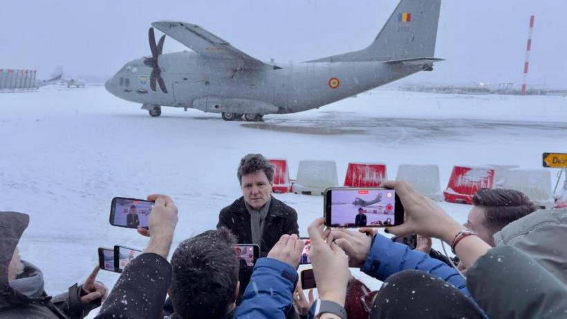 Cât a costat zborul lui Nicușor Dan de la Paris. Acum câțiva ani era de 6 ori mai scump