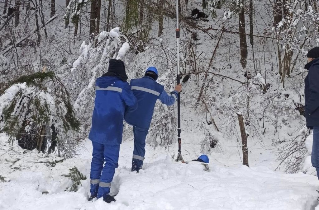 Vremea extremă a lăsat fără curent mai multe localități din Cluj. Peste 400 de gospodării, afectate. Vezi lista zonelor cu probleme