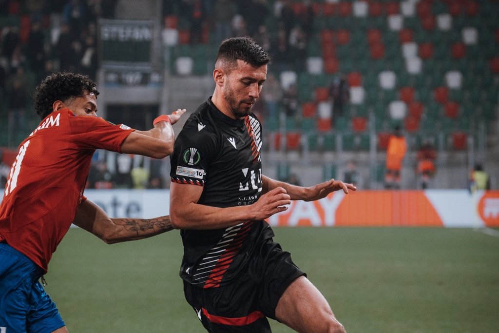 Sosesc întăririle la CFR Cluj. Un fundaș central e așteptat în Gruia