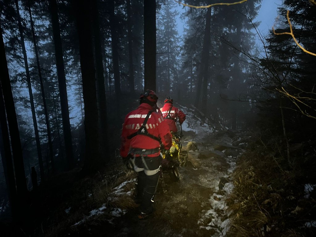 Trei copii rătăciți pe munte, recuperați de salvamontiști