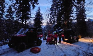Turist căzut peste 70 de metri cu ATV-ul într-o râpă. Au intervenit salvatorii montani