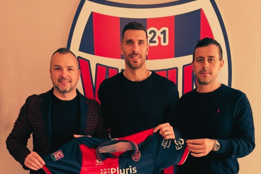 Jucătorul dat afară de CFR Cluj s-a întors în Italia. Cu ce echipă a semnat