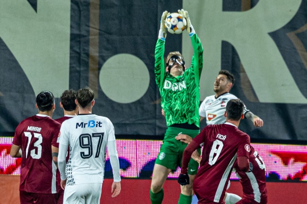 CFR Cluj vinde încă un titular. Clubul i-a găsit un înlocuitor surprinzător