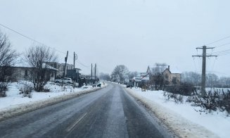 Polei pe drumurile județene din Cluj. S-a intervenit cu sute de tone de material antiderapant