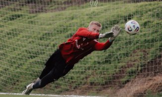 Primele imagini cu Otto Hindrich la Legia Vașovia. Ce a declarat portarul după semnarea contractului