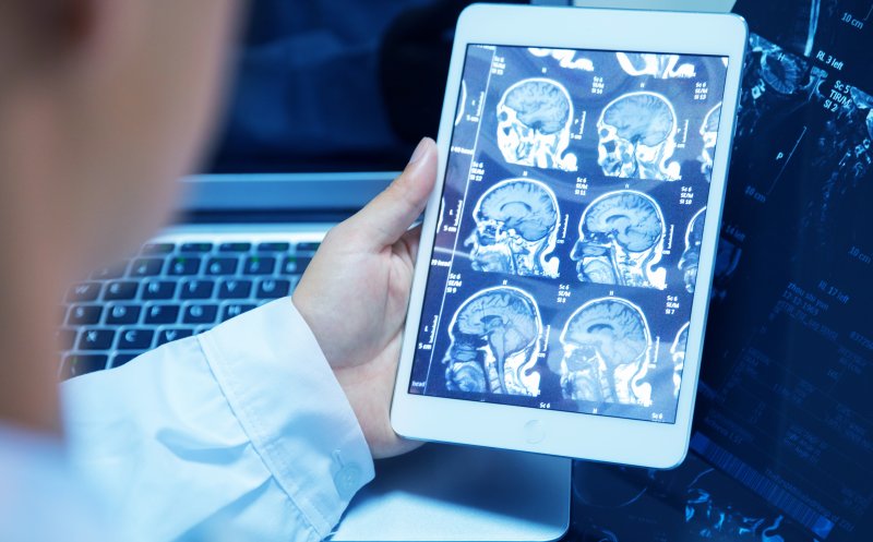 Radiologi, clinici private și parafe la sute de kilometri. Clujul, menționat într-o anchetă care ridică semne de întrebare