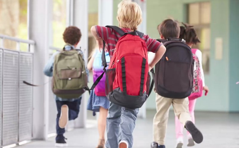 Elevii navetiști vor avea transport gratuit și pe perioada desfășurării examenelor