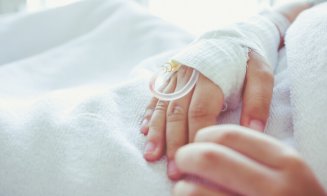 Ce povestește medicul care a consultat-o prima dată pe fetița suspectă de meningoencefalită/ Manevra riscantă care ar fi putut-o infecta