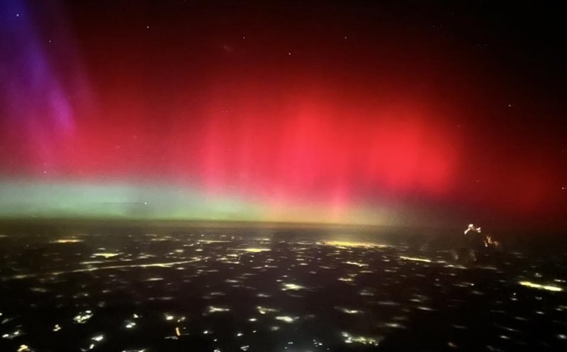 Spectacol de culori pe cerul Clujului. Aurora boreală vizibilă în mai multe zone / Imagini superbe și din avion