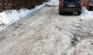 Clujul, un mare patinoar: ”Alunecăm încontinuu și facem 20 de minute până la ghena de gunoi” / Curg sesizările pe MyCluj