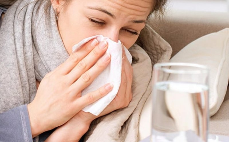 Te îmbolnăvești de la frig? Iată de ce răcești, de fapt, iarna