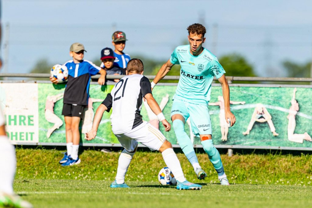 CFR Cluj a cedat un tânăr jucător în Superligă. Fotbalistul va fi deținut în coproprietate de cele două cluburi