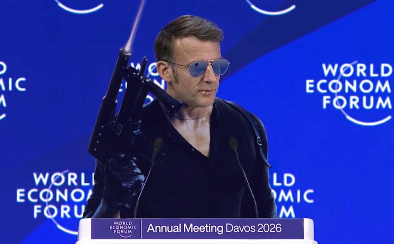 ”James Bond” de Franța! Macron face furori pe rețelele de socializare cu ochelarii de soare tip aviator