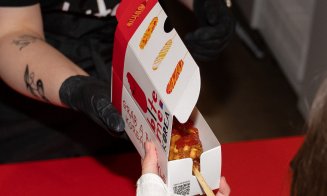 Sute de clujeni au încercat preparatul-vedetă din noua locație Bite Me Korea din Iulius Mall