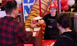 Sute de clujeni au încercat preparatul-vedetă din noua locație Bite Me Korea din Iulius Mall