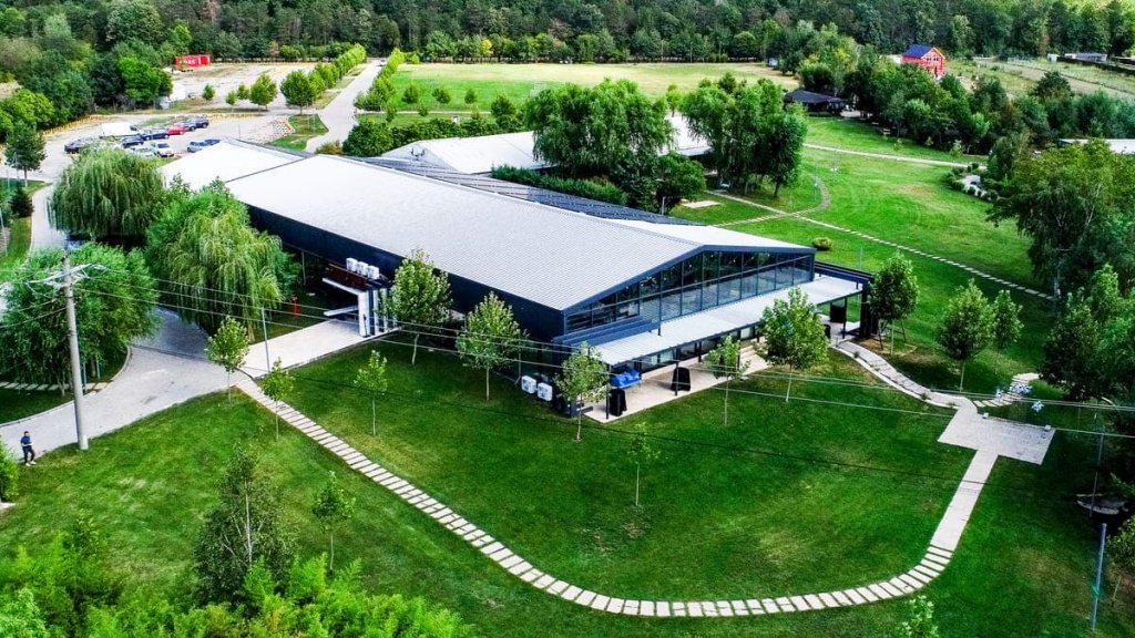 Cum alegi dimensiunea ideală pentru o hală metalică destinată evenimentelor: 6 recomandări