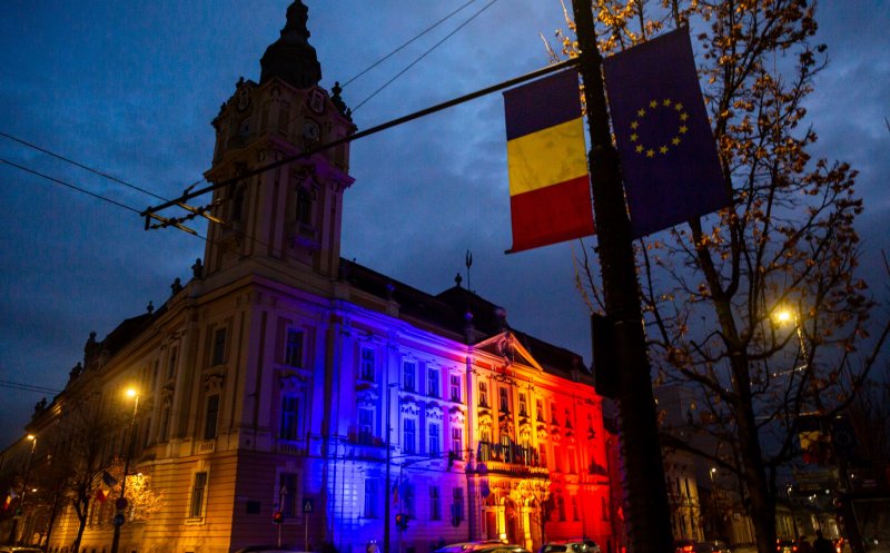 Cluj-Napoca marchează Ziua Unirii Principatelor Române prin iluminarea clădirilor emblematice în culorile tricolorului