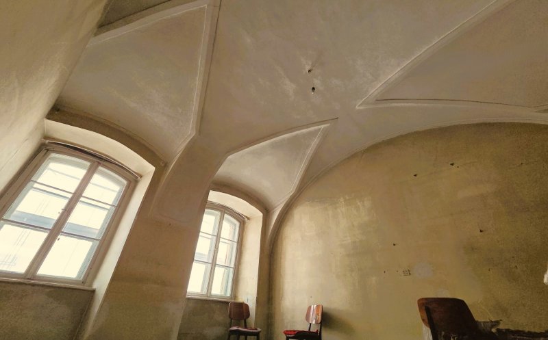 Cât te costă să locuiești în Palatul Teleki, clădire monument istoric în inima Clujului