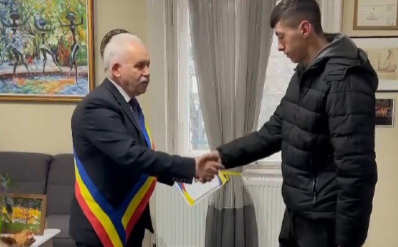 Adolescentul care l-a salvat pe unul dintre cei doi copii căzuți în Someș, premiat pentru gestul său. Ce i-a oferit primarul