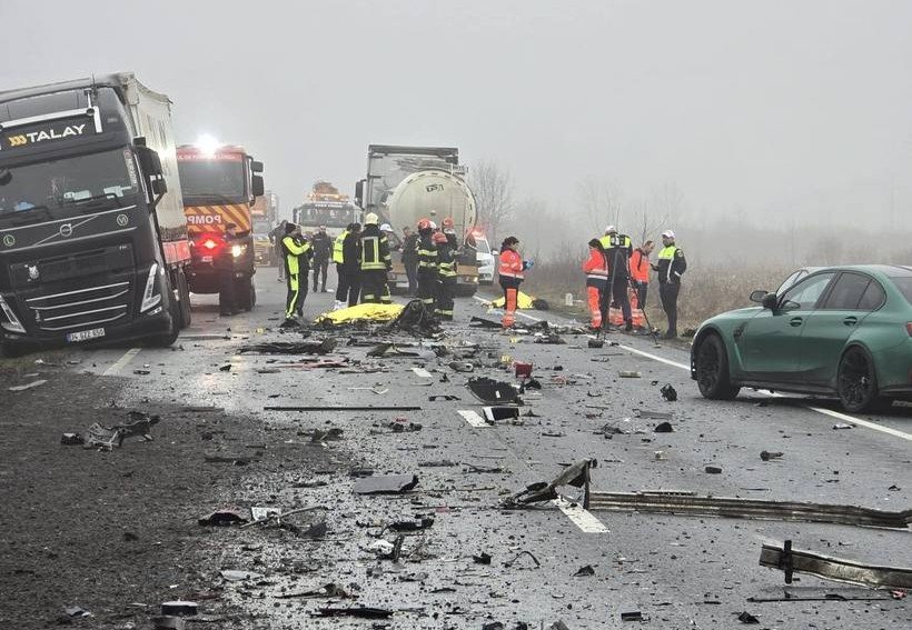 Cum s-a produs cea mai mare tragedie rutieră din acest an: 7 morți într-un accident cu un TIR, un microbuz și alte doua vehicule