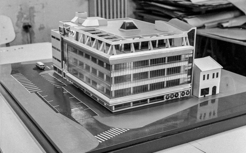 Magazinul Central, primul centru comercial al Clujului. Macheta de studiu din '73