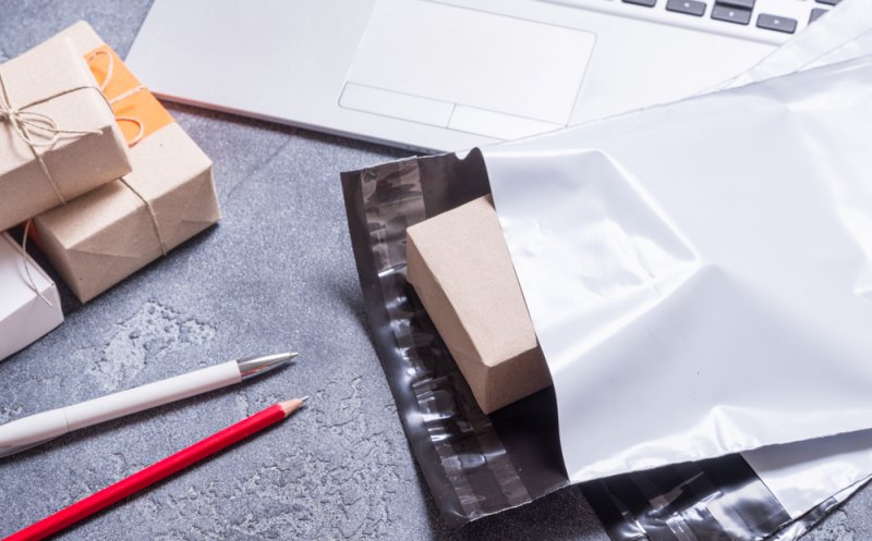 Cum protejează plicurile de curierat documentele și produsele fragile?