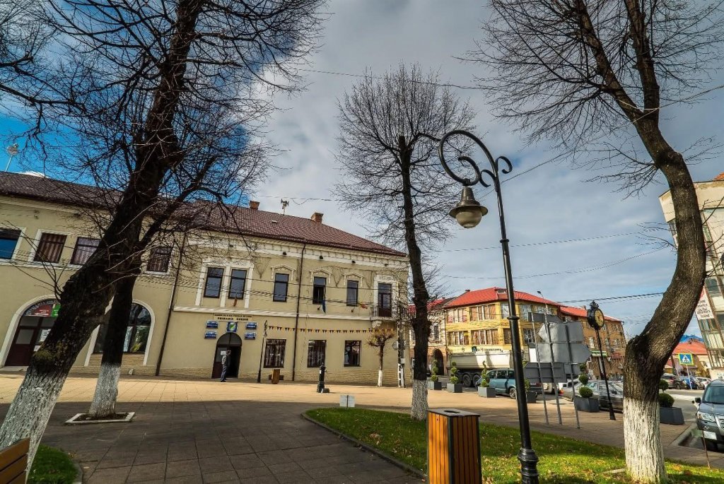 Huedinul va avea iluminat public inteligent. Investiție de 3 mil. lei