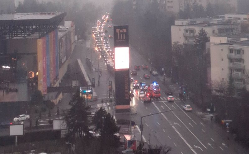 Cozi kilometrice în zona unui mall din Cluj, în urma unui accident rutier. Un bebeluș și o fetiță de 3 ani, duși la spital