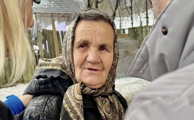 În ploaie și frig, pentru cei care au nevoie: O mână întinsă bunicilor din satele clujene. “N-am schimbat lumea, dar am arătat că ne pasă”
