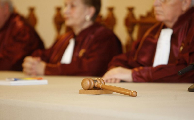 Proiect de modificare a Legii CCR: judecătorii Curţii pot fi revocaţi dacă sunt incompatibili sau dacă absentează
