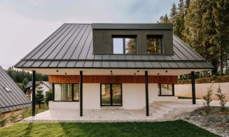 O casă de poveste ascunsă printre pădurile de la Mărișel, scoasă la vânzare. Cât costă vila din inima Munților Apuseni