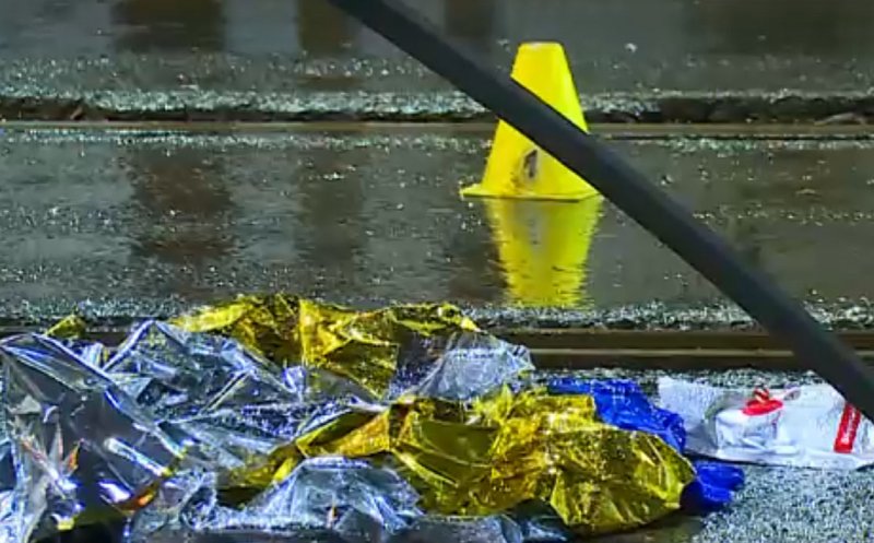 Pieton lovit MORTAL de tramvai. Traversa strada neregulamentar