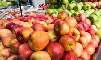 ”Cocktailuri” de pesticide toxice în 85% din merele din supermarketuri: ”Dacă ar fi vândute ca alimente procesate pentru bebeluși, nici nu ar fi permise”