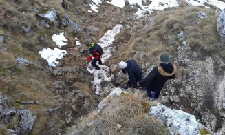 Față în față cu ursul, la Rimetea! Doi turiști din Ungaria au rămas blocați pe Piatra Secuiului după ce au fugit de un urs