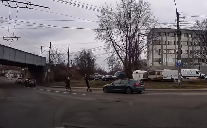 Clujean, șocat de zig-zag - ul făcut în trafic de doi adolescenți pe trotinete: „Sper ca următorul cadou să nu fie un sicriu…”