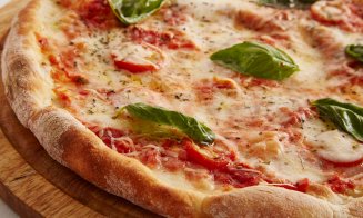 Record în România: An clujean a comandat peste 390 de pizza în 2025