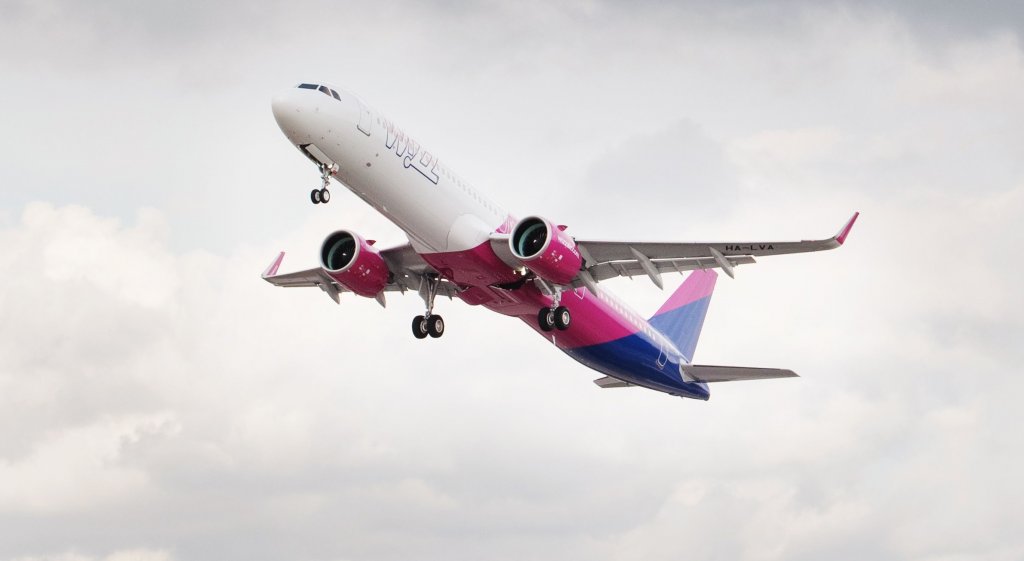 Panică totală pe un zbor Wizz Air! Aeronava, escortată de avioane de vânătoare după ce doi pasageri au primit un mesaj pe telefon